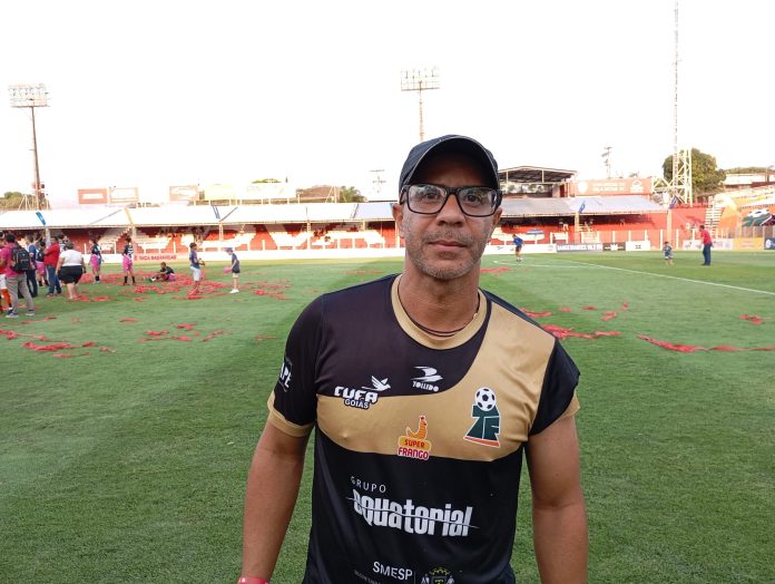 Júnior Mineiro, técnico do Quilombola Boa Nova, campeão masculino da Taça das Favelas de Goiás 2024