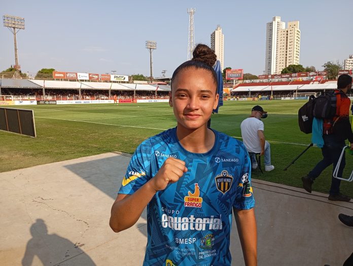 Jhemmily Francisca, de 15 anos, atacante do Atlético-GO e do Novo Mundo