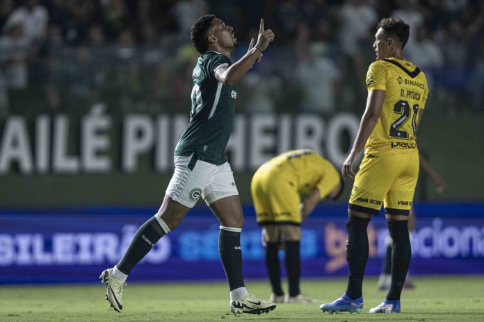 Rildo comemora seus dois gols em Goiás x Santos - 30ª rodada da Série B 2024