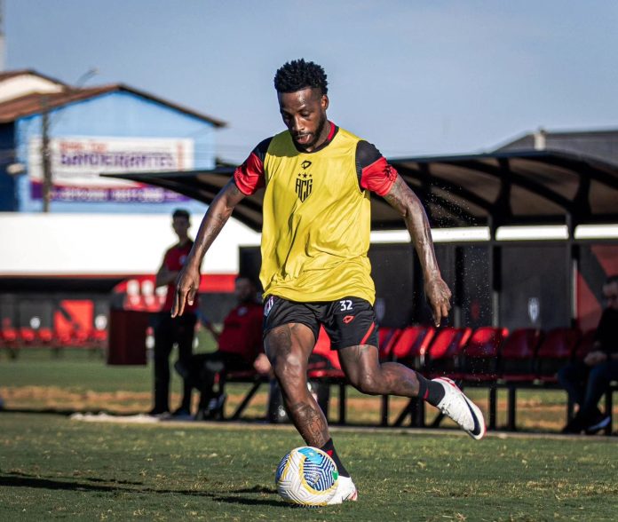 Guilherme Romão, lateral-esquerdo do Atlético-GO em 2024