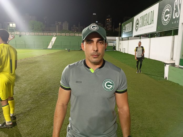 Alexandre Lemos, técnico do Goiás na vitória por 4x2 sobre o Flamengo, na ida das oitavas da Copa do Brasil sub-20 2024