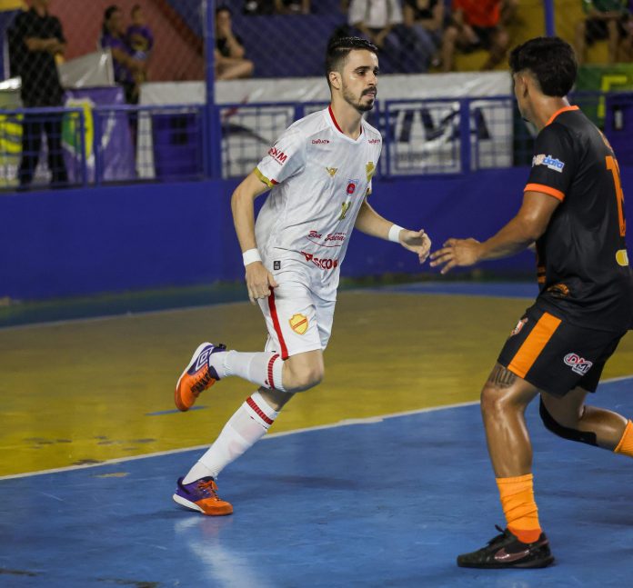 Marcinho, ala/pivô colorado em Vila Nova 3x2 Formiguinhas - ida da final do Goiano de Futsal 2024