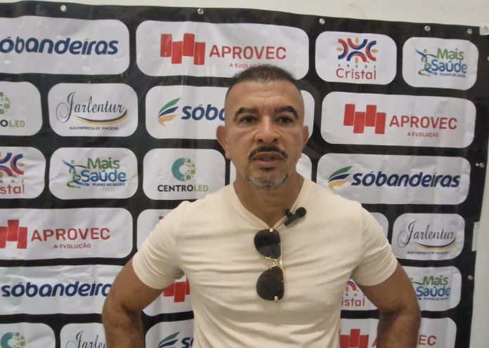 Ecival Martins, diretor executivo do Goiânia EC em 2025