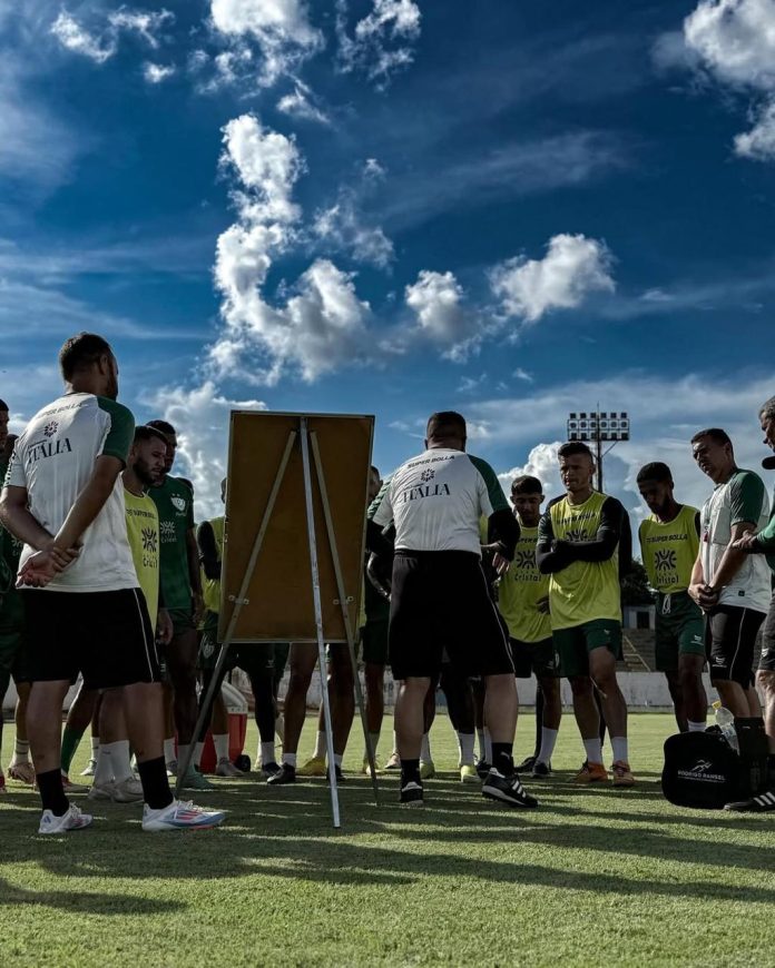 Elenco da Jataiense em treinos finais para o Goianão 2025