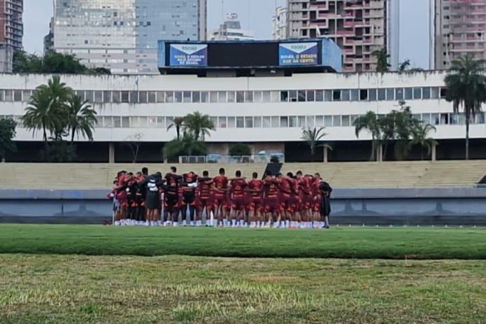 Elenco do Vila Nova treina no Serra Dourada focado no clássico com o Goiás pelo Goianão 2025
