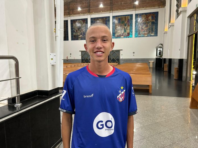 Filipe Isacksson Goulart, zagueiro do Trindade na Copinha 2025