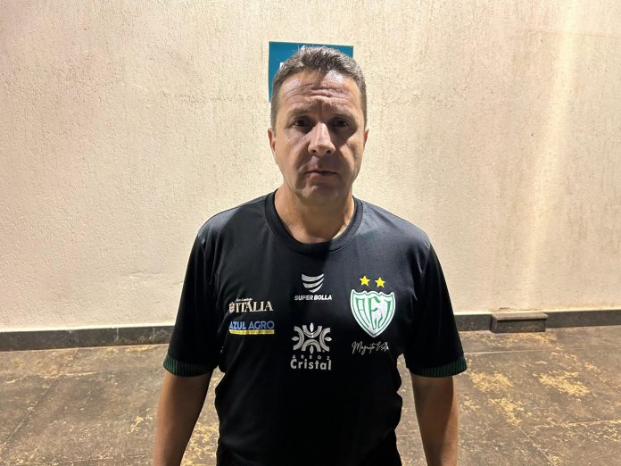 Gian Rodrigues, técnico da Jataiense no Goianão 2025