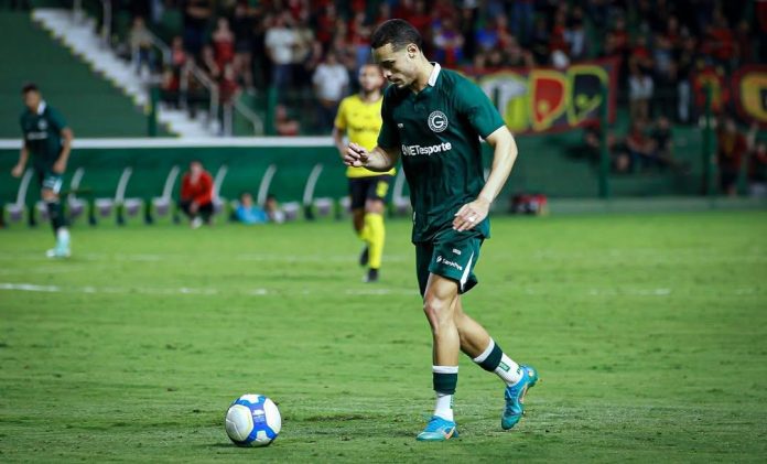 Luiz Henrique (25 anos), meia do Goiás em 2024