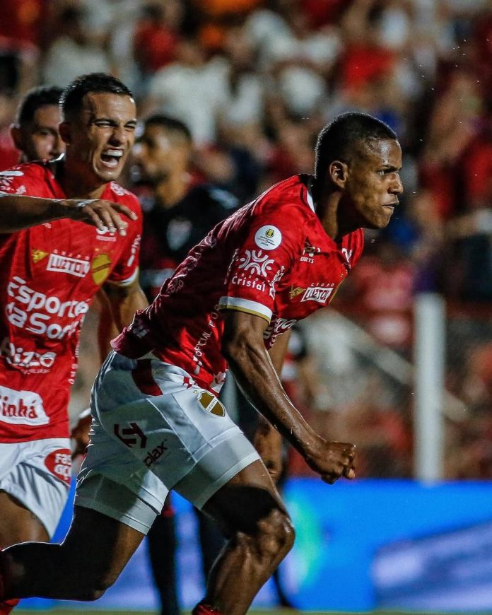 Rodrigo Gelado, lateral-esquerdo ex-Vila Nova em 2023