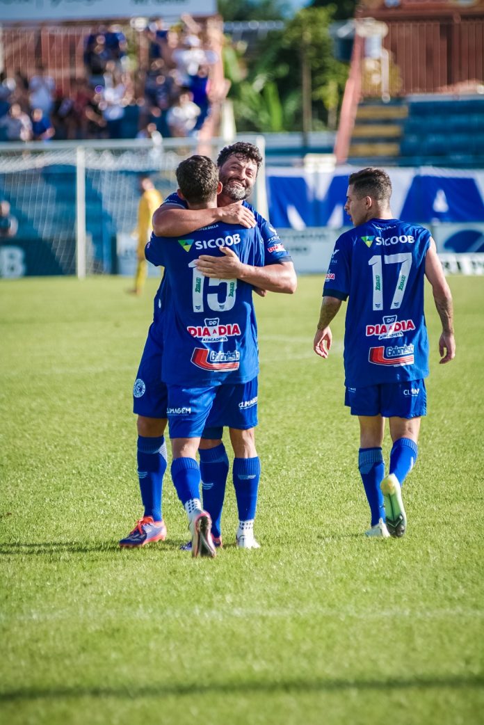 Uederson - Goianésia 2 x 2 Goiatuba Uederson - Goianésia 2 x 2 Goiatuba