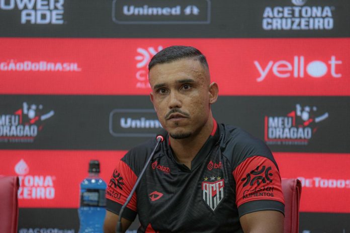 William Pottker, atacante de 31 anos, é apresentado no Atlético-GO para 2025