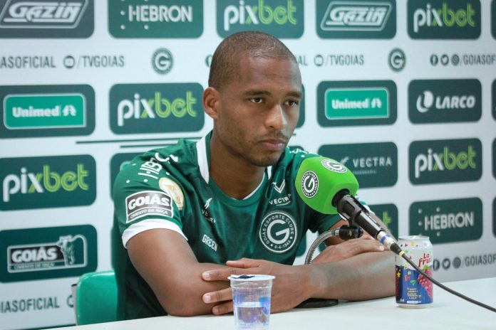 Matheus Sales apresentado no Goiás em 2022