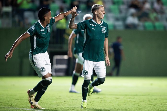 Vitinho comemora em Goiás 6x0 Rio Branco-ES - oitavas de finais da Copa Verde 2025