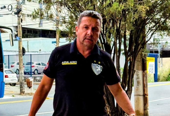GIAN RODRIGUES JATAIENSE D foto do treinador gian rodrigues, atual técnico do goianésia na série d