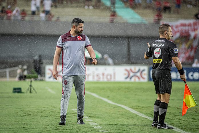 Rafael Lacerda, técnico do Vila Nova no Goianão 2025