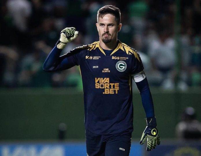 Tadeu, goleiro do Goiás desde 2019