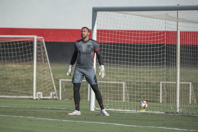 54426800731_52af905da8_k foto do goleiro vladimir em ação pelo atlético-go