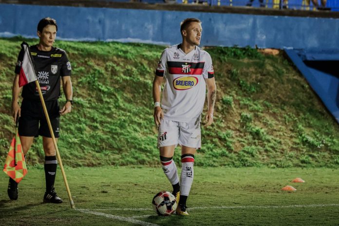 Ariel, meia destaque do Anápolis no Goianão 2025