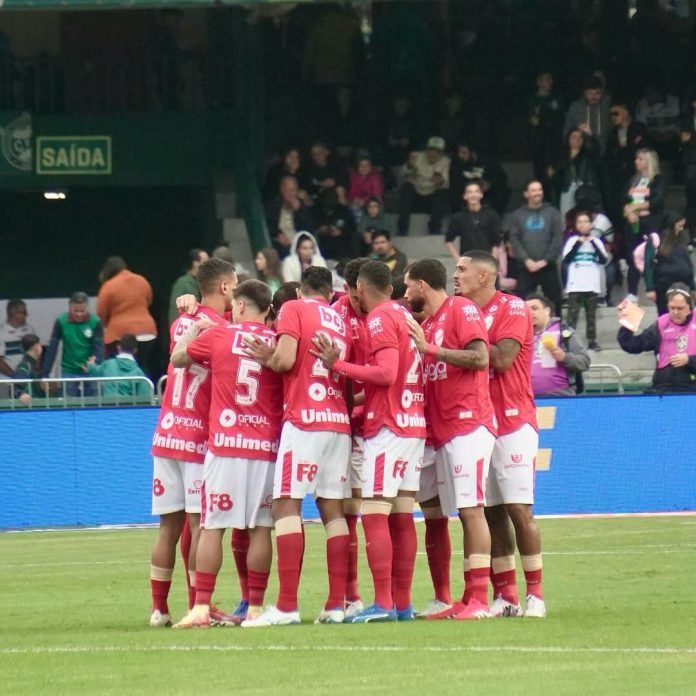 Elenco do Vila Nova na derrota para o Coritiba na estreia da Série B 2025, por 1x0