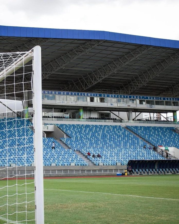 Estádio Olímpico Pedro Ludovico Teixeira, em Goiâniania, passa por reformas no gramado para o Goianão 2025