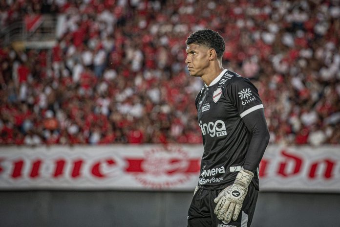 Goleiro Halls em Vila Nova 3x0 Anápolis - volta da final do Goianão 2025