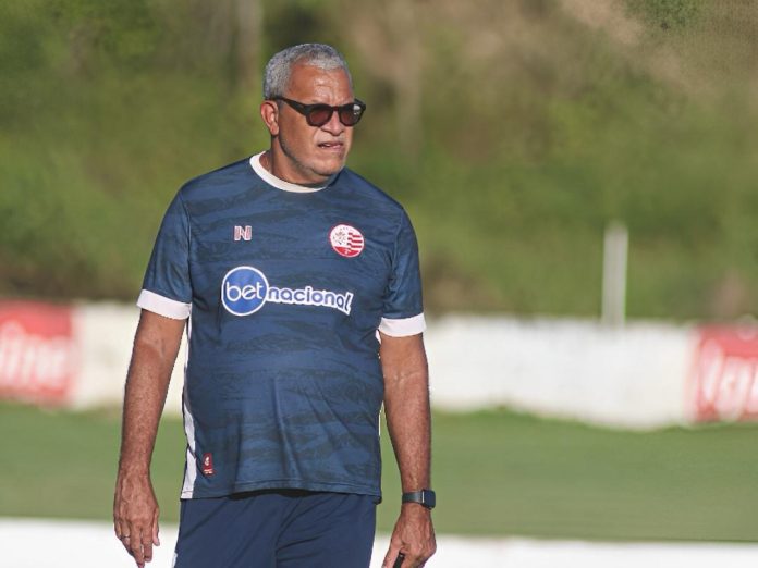 Hélio dos Anjos, ex-Goiás, Atlético GO e Vila Nova, retorna ao Náutico em 2025