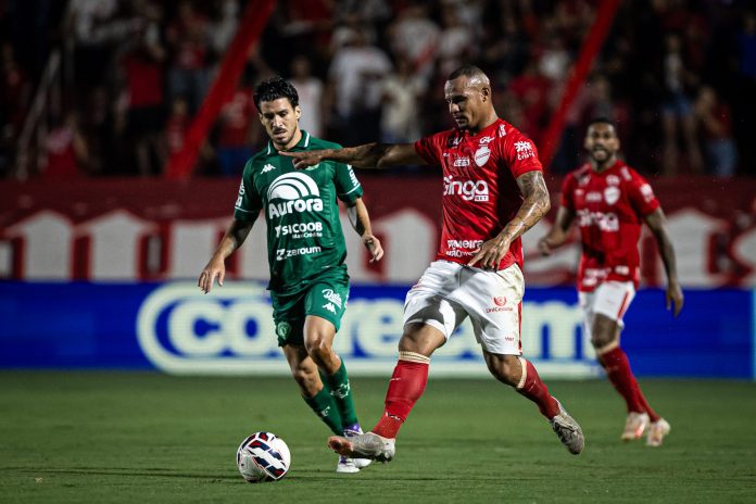 Marcinho e Arilson em Vila Nova x Chapecoense - 5ª rodada da Série B 2025