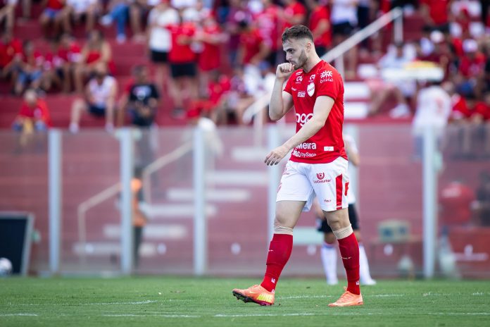 Gabriel Poveda marca em Vila Nova x Botafogo SP - 4ª rodada da Série B 2025