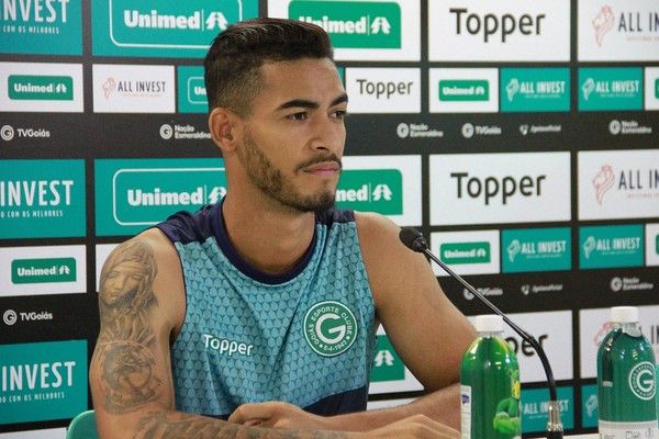 Jefferson, ex-lateral esquerdo formado no Goiás