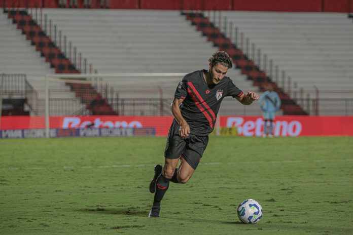 Marcinho, lateral-direito ex-Atlético GO