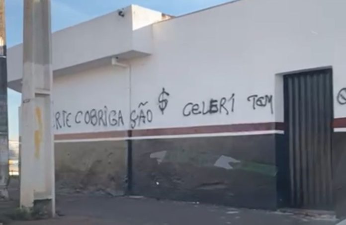 Protestos no CT do Anápolis após vice do Goianão 2025 - foto 2