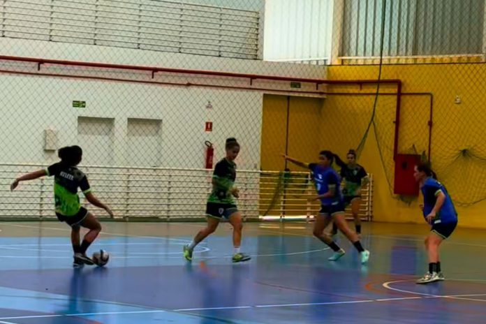 Resenhas em treino para a Supercopa de futsal feminino 2025
