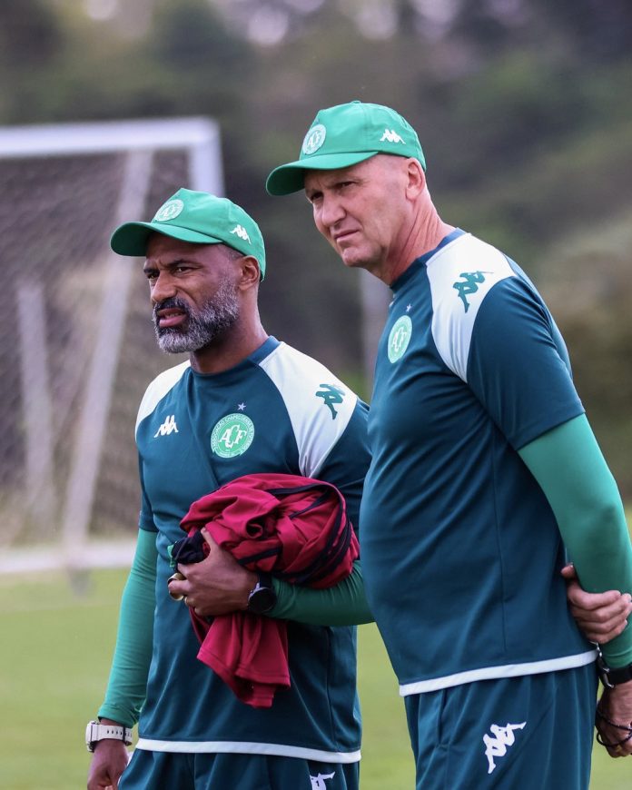 chapecoense 1 foto da equipe técnica da Associação Chapecoense de Futebol