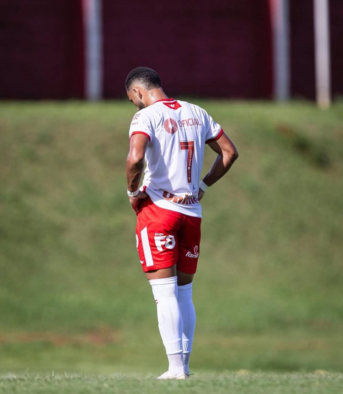 jaba vila sub20 foto de atleta do vila nova disputando partida pelo Brasileirão Série B Sub-20