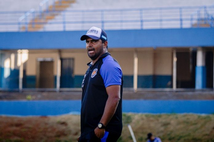 lusmar jr GEA 2 FOTO DO TREINADOR LUSMAR JÚNIO DO GRÊMIO ESPORTIVO ANÁPOLIS
