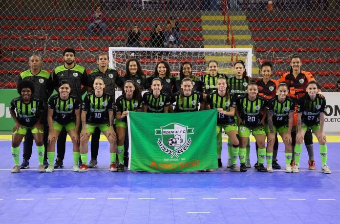 resenhas 3 foto da equipe do resenhas na supercopa de futsal feminino