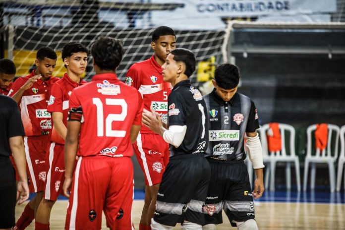 54503636780_4e9e3d9233_k foto do time da serp na disputa da taça brasil de futsal sub-16