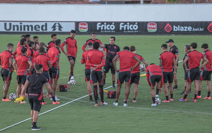 ANDERSON GOMES ELENCO ATLÉTICO-GO FOTO BRUNO CORSINO (2)