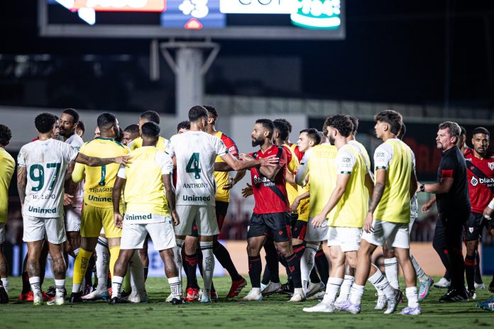 Confusão em Atlético-GO 1x2 Goiás - 10ª rodada da Série B 2025