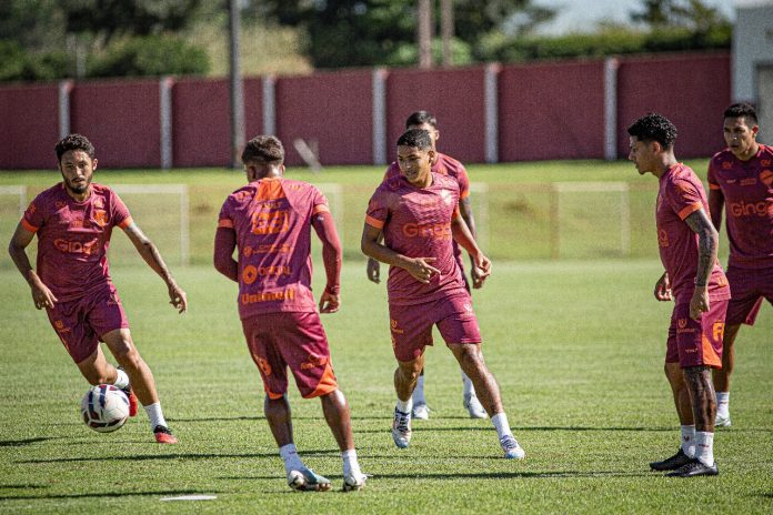 ELENCO VILA NOVA TREINO ABRIIL 2025
