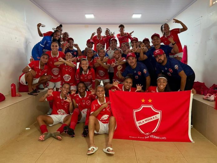 Elenco do Vila Nova feminino comemora vitória sobre o Cresspom-DF por 1x0, na 1ª rodada da Série A3 feminina 2025