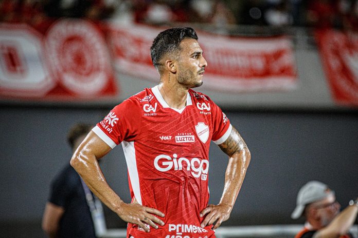 Guilherme Parede em Vila Nova x Cruzeiro - volta da 3ª fase da Copa do Brasil 2025
