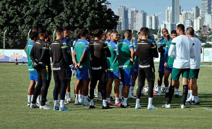 MANCINI E COMISSÃO E ELENCO GOIÁS FOTO ROSIRON RODRIGUES