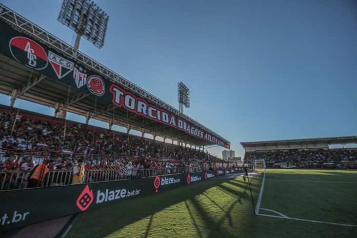 Torcida atleticana em Atlético-GO 1x1 Remo - 8ª rodada da Série B 2025