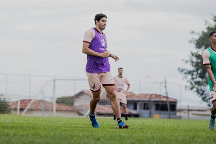 Treino 25-02-25-82 foto do zagueiro victor, jogador do anápolis futebol clube