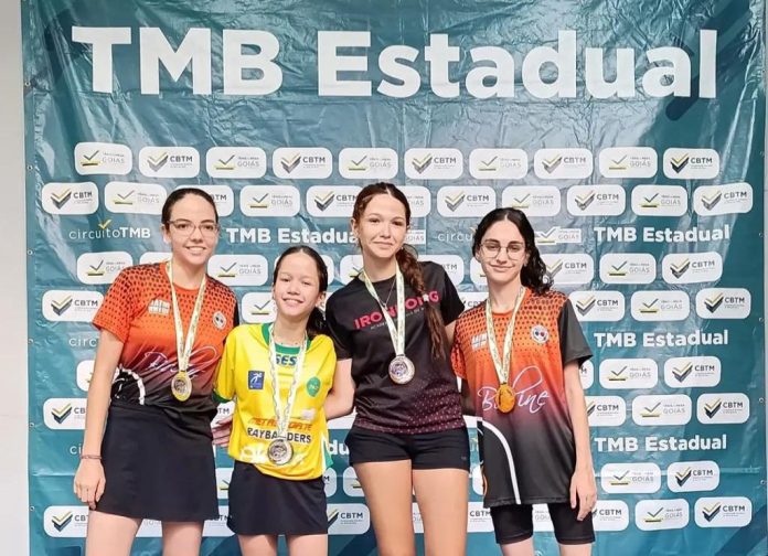 Yumi Iwamoto (de amarelo) na 2ª etapa do Goiano de tênis de mesa 2025