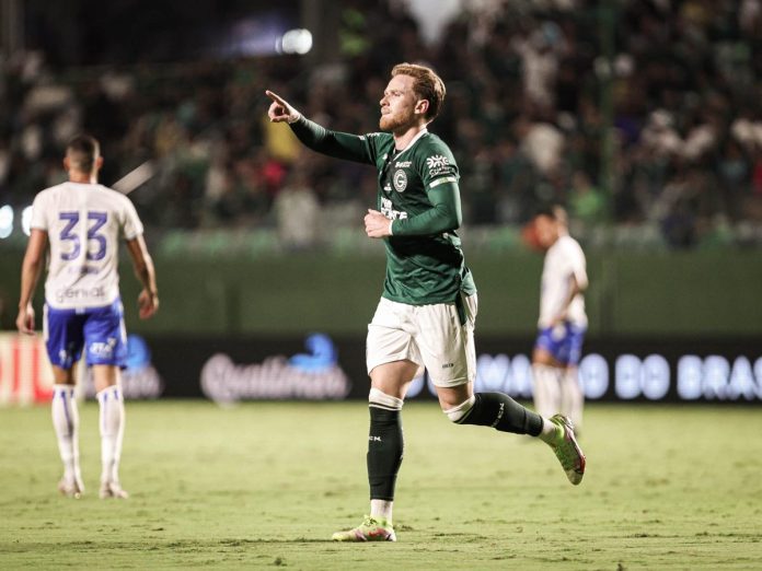 goias avai 1 foto do jogador lucas lovat durante a partida entre goiás e avaí pela série b 2025