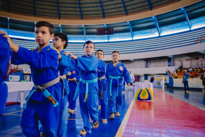 karate anapolis paulo de tarso 1 foto de karatecas no ginásio internacional newton de faria
