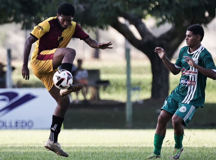 planalto pontalinense 2 foto de jogo entre planalto e pontalinense pelo goiano sub-20 da 2ª divisão