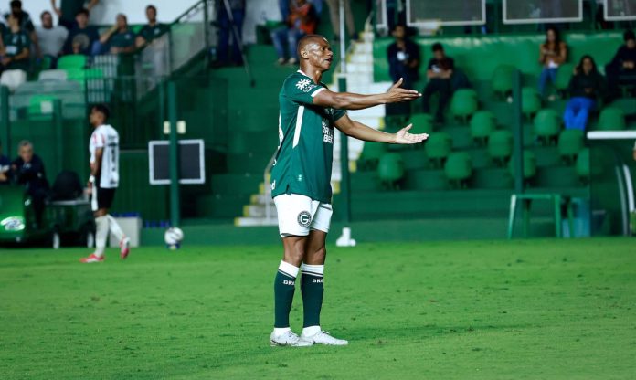 09 FOTO DA PARTIDA ENTRE GOIÁS X ATHLETIC; EM DESTAQUE O MEIA JUNINHO